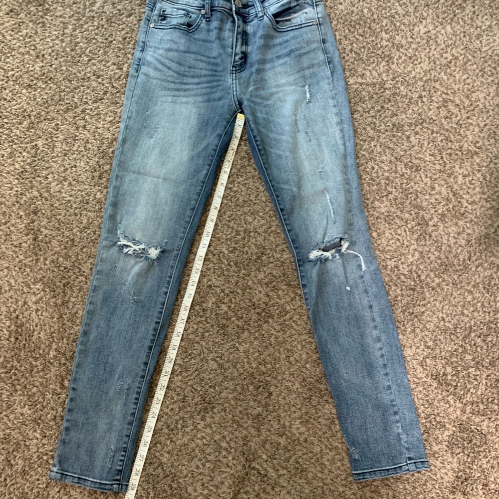 NWOT KanCan medium wash distressed jeans. Size 7/27